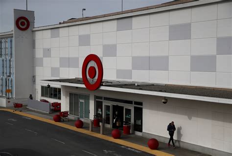 Target closing stores in San Francisco, Oakland due to theft